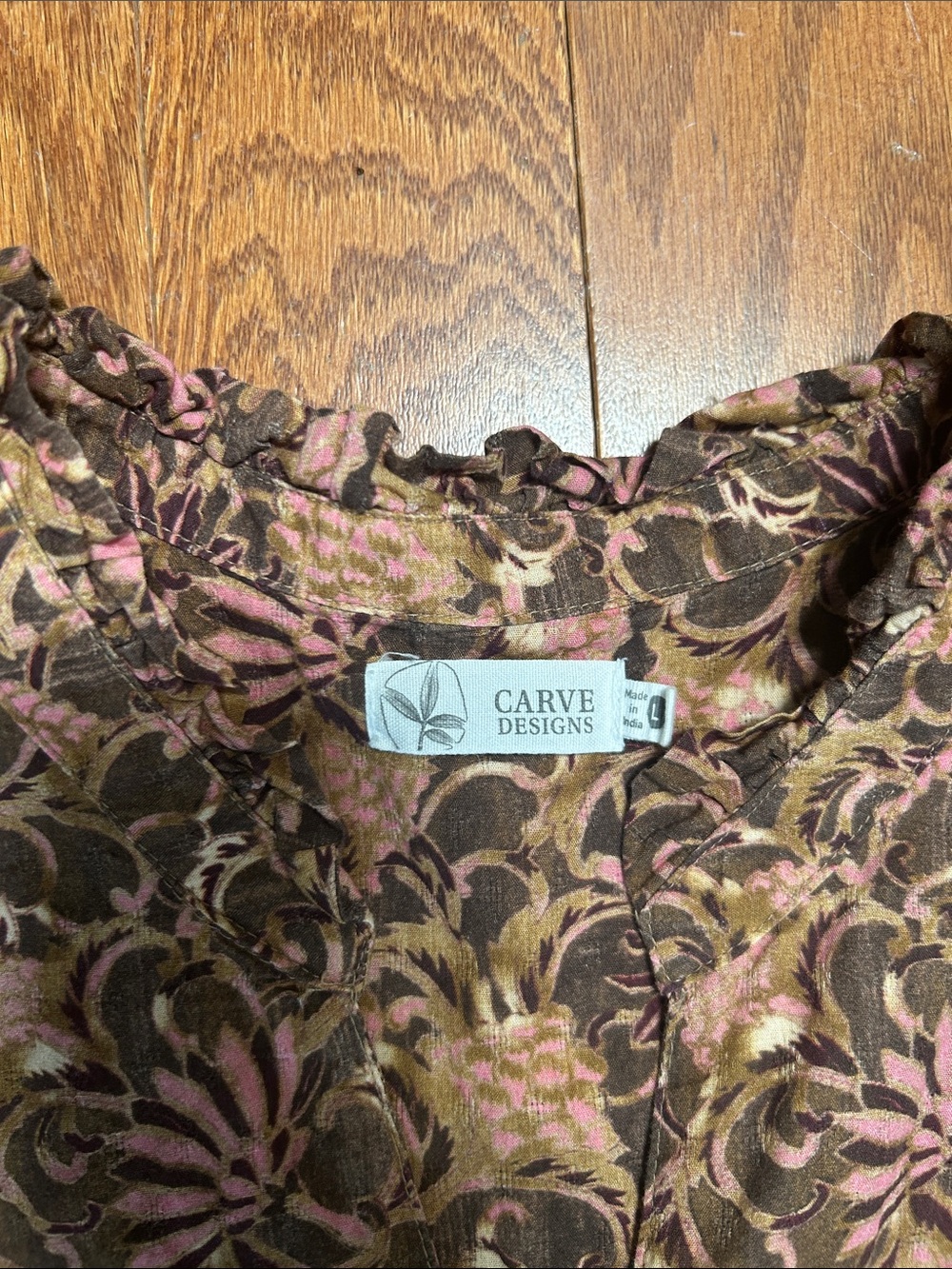 Carve Designs Floral Sleeveless Button Blouse in Brown and Pink - Picture 2 of 7